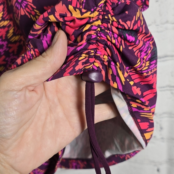 Athleta Women’s Printed Racerback Bikini Tankini Top Size Medium - Picture 4 of 10